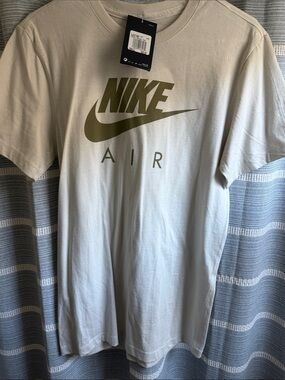 Nike T-Shirt in Light Beige with Olive Logo